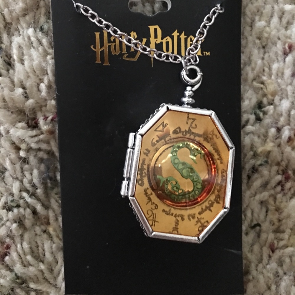 BNWT Licensed Harry Potter Slytherin Locket